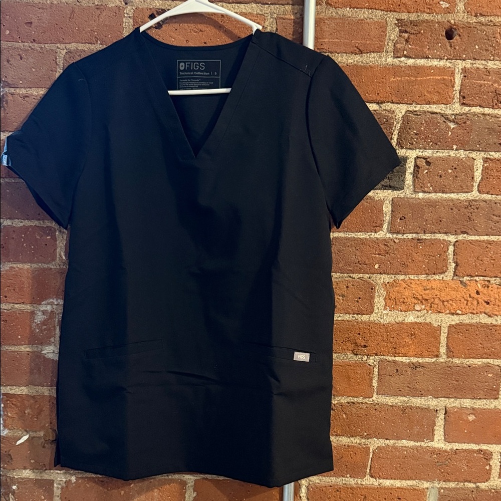 Figs Classic Black V-Neck Scrub Top